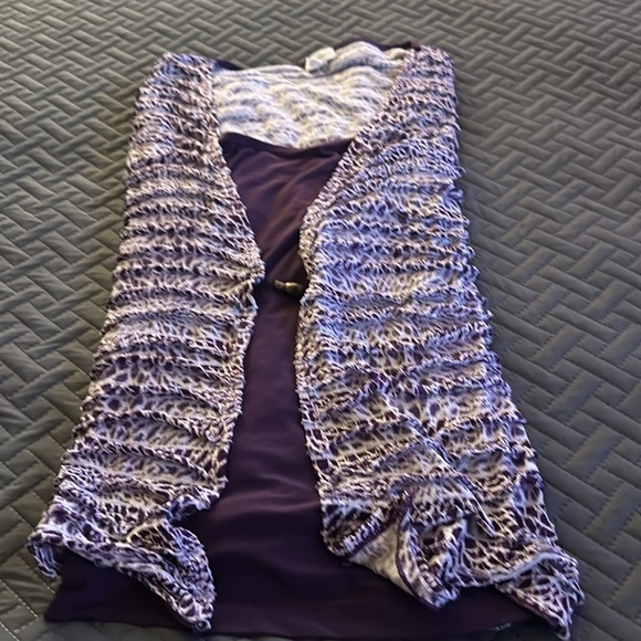 Jaclyn Smith Purple and White Top - Picture 8 of 10